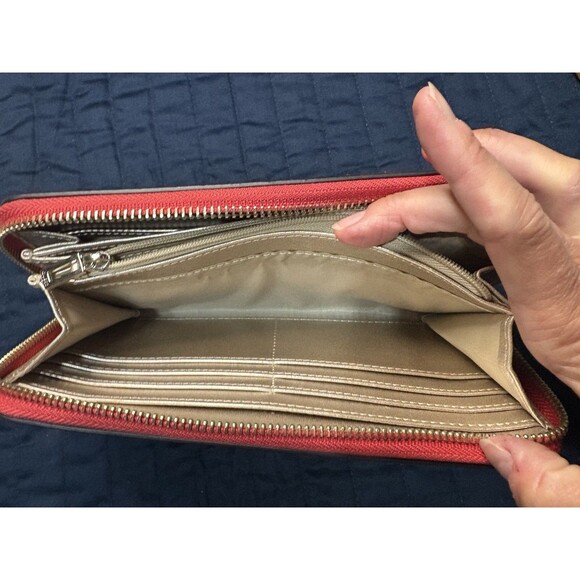 Wallet Guess large women's laurel slg ZG850046 Retail $200 + Does Have Rubbing - Picture 10 of 16